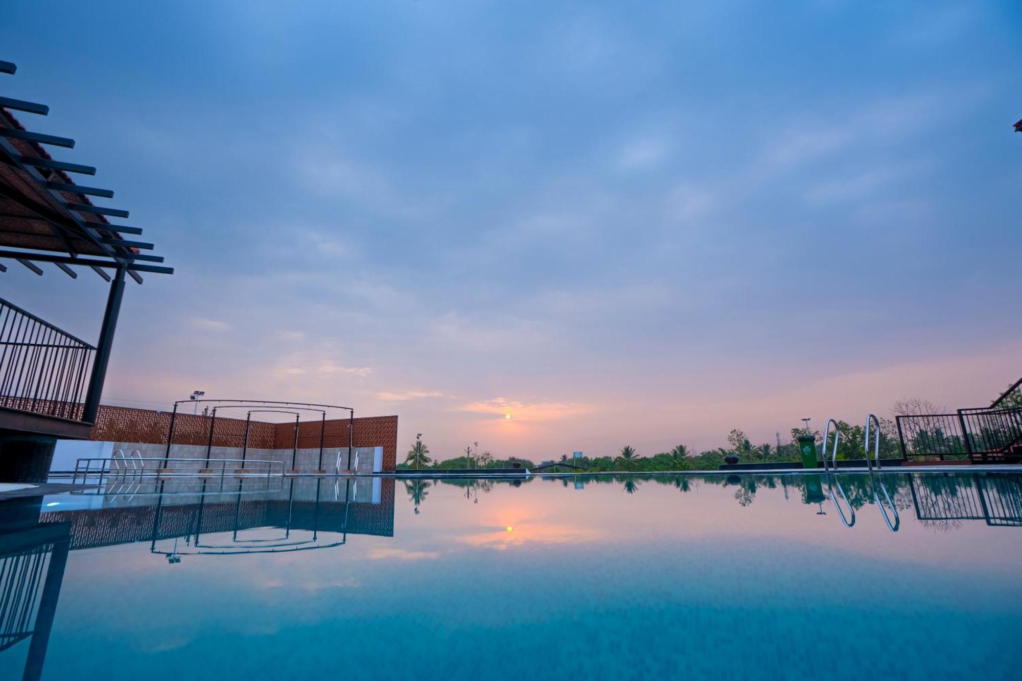 Serene Resort Hyderabad Shamshabad Exteriör bild