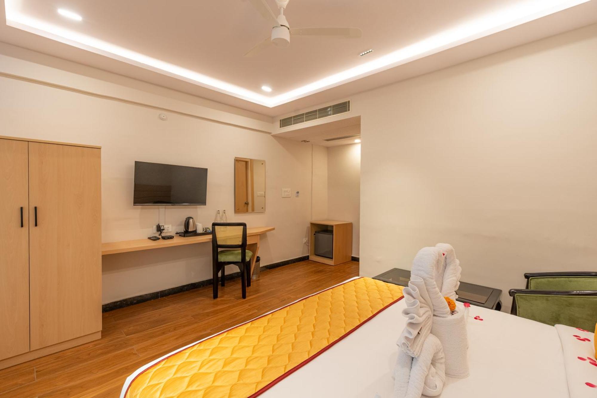 Serene Resort Hyderabad Shamshabad Exteriör bild